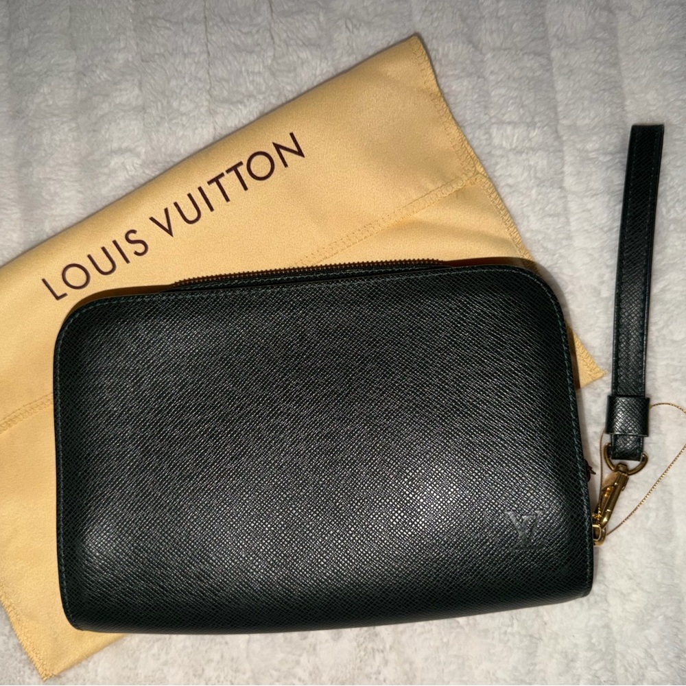 Authentic Louis Vuitton Leather Clutch in Hunter Green